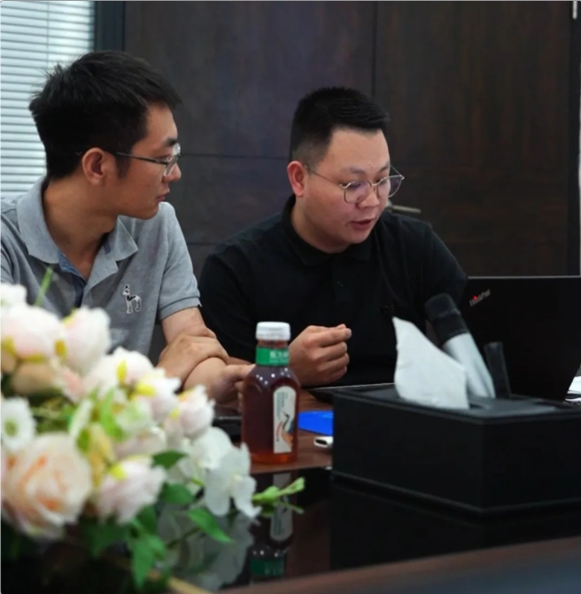 点汇云科黄海与邹律师.png